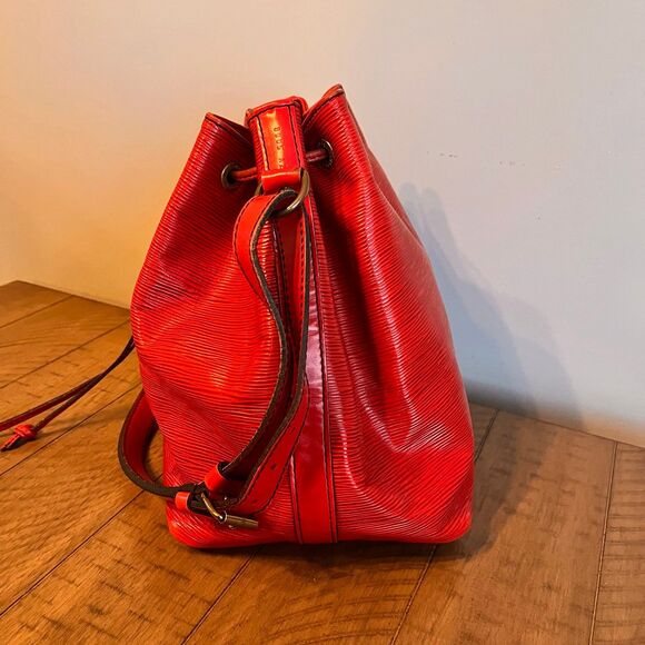 Louis Vuitton Epi Noe Red Bag - Picture 4 of 14